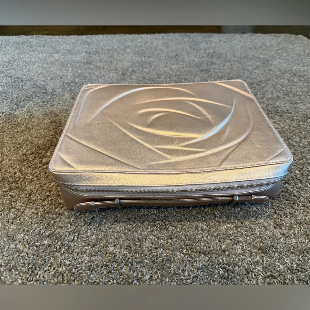 Lancôme Gold Textured organization container
